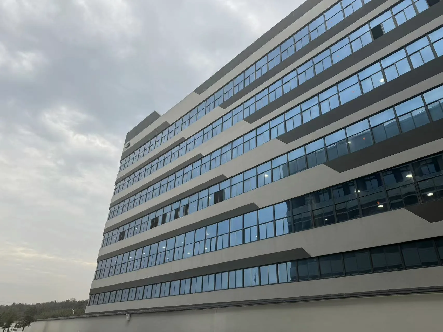 YOUNIHAO cat litter box manufacturing facility for OEM ODM and private label production
